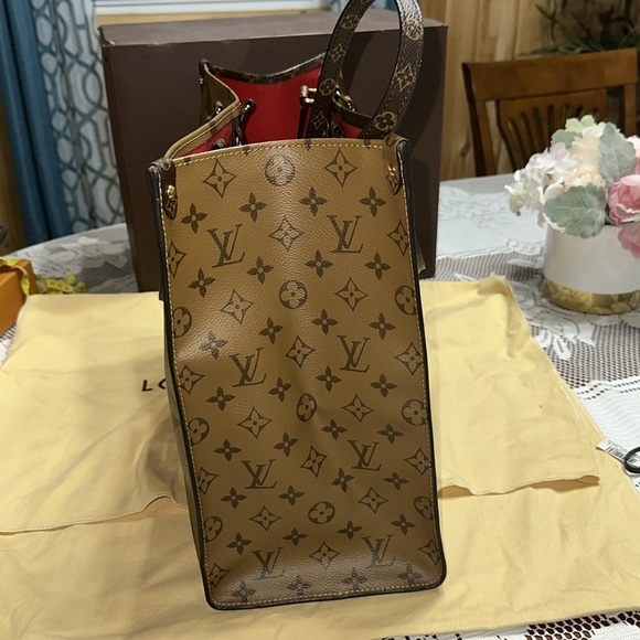 Louis Vuitton Brown Tote Bag with Iconic Monogram Design and Structured Shape - Picture 5 of 8